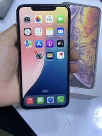 ايفون اكس ماكس ٢٥٦ • بطاريه ٧٥٪ • كارتونه وشاحن