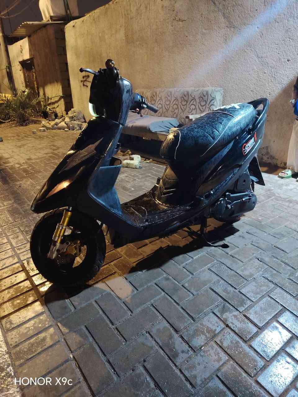 السلام عليكم دراجه ماكس عدله للبيع دراجه كامله ما بيه نقص مكينته حلوه لا تبخير ولا تنقيص شلعه ومعدل تاكل الكاع كفراته كله مختمه بلاد وتايرات ستوه ذابله زوج سعره650 وبيه مجال قليل مكاني بصره قبله ولتواصل***********
