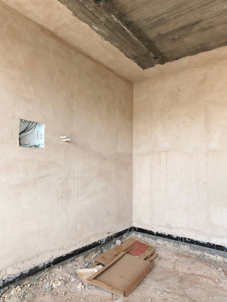لبخ سمنت وجص وبورك ولط وطلس ونثر درجة أولى استلام مهندس أسعار متواضعه مكطوعه عالمتر مكاني نجف *********** وبي واتساب
