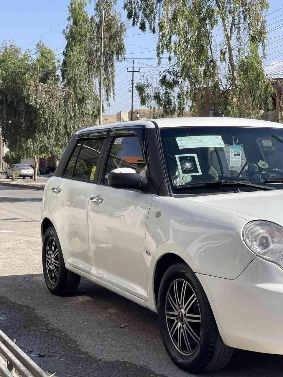 السلام عليكم 
ليفان للبيع 320السياره مصروف عليها باتري جديد طخم امامي جديدً السياره مسوي عليها ادامه كامله بلكات نوزلات جدد السياره لاصرف ولا نفخ السياره بيها باب النفر امامي صبغ  والثاني بي بارد فقط بيها كابون بانزين الجام الامامي مبدله جديد  بيها دمام خلفي وشاشه كبيره الداخل نضافته 80‎%‎الكهربائيات كلها شغاله ما بيها ما يشتغل هزه وسنويه جدد مصارلي شهر من بدلت الارقام مالتها انا صاحبها الشرعي السياره ما تصرف عليها الف الشراي يتفضل ويتصل 
سعر السياره 55وبيها مجال بسيط 
***********
