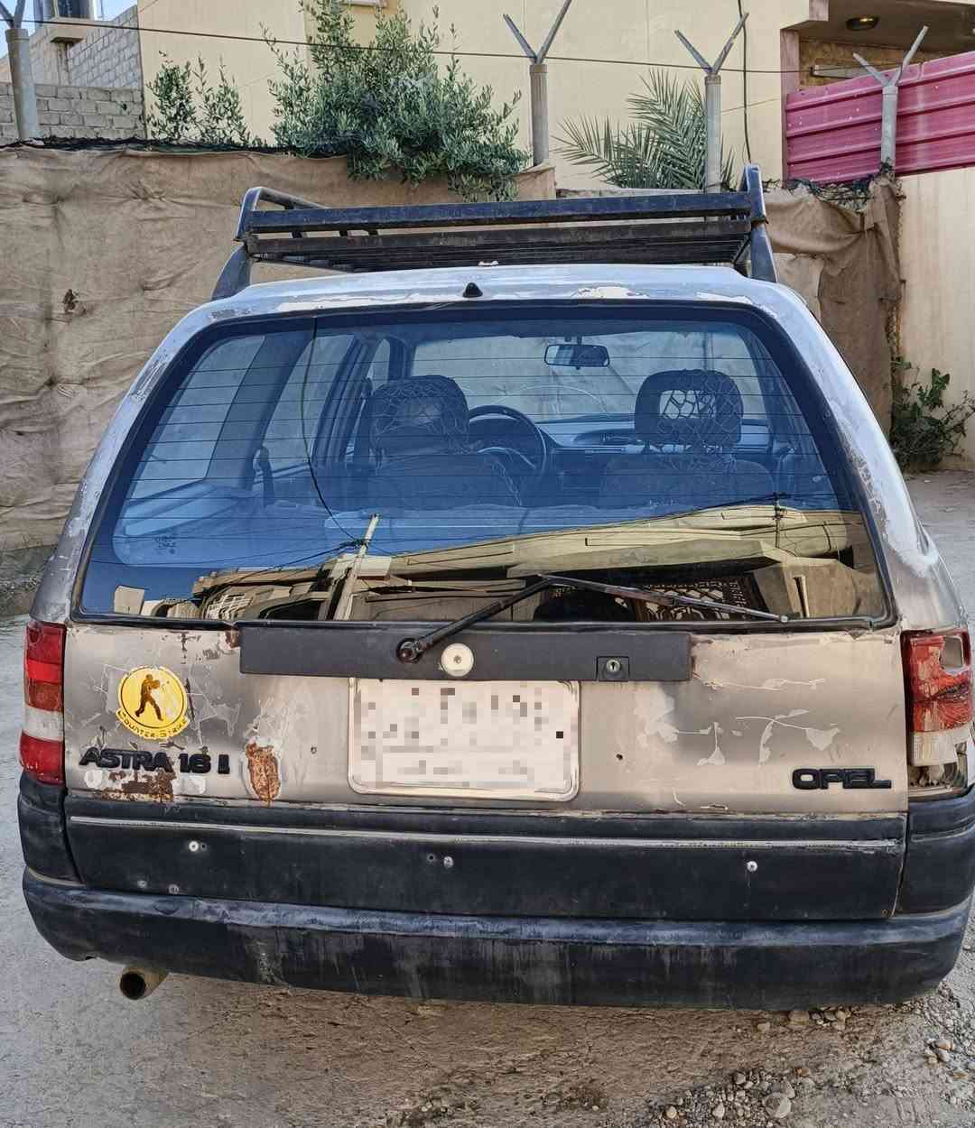 سيارة اوبل استرة استيشن موديل 93 
‏محرك اربعة سلندر بخاخ رقم بغداد سنوية موازي 
‏بيها كابون ورقي 
‏السعر 32 وبيها مجال شي بسيط
العنوان بل موصل 
‏للاستفسار  ***********
‏الرقم مفتوح من الساعة 10 صباحا الى الساعة 10 مساء
‏
