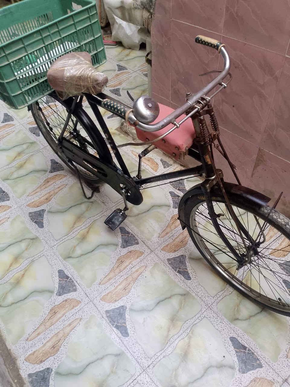 بايسكل هندي باب اول تكمه كامل حجم 26السعر 65ابو رمانه هاتف ***********
