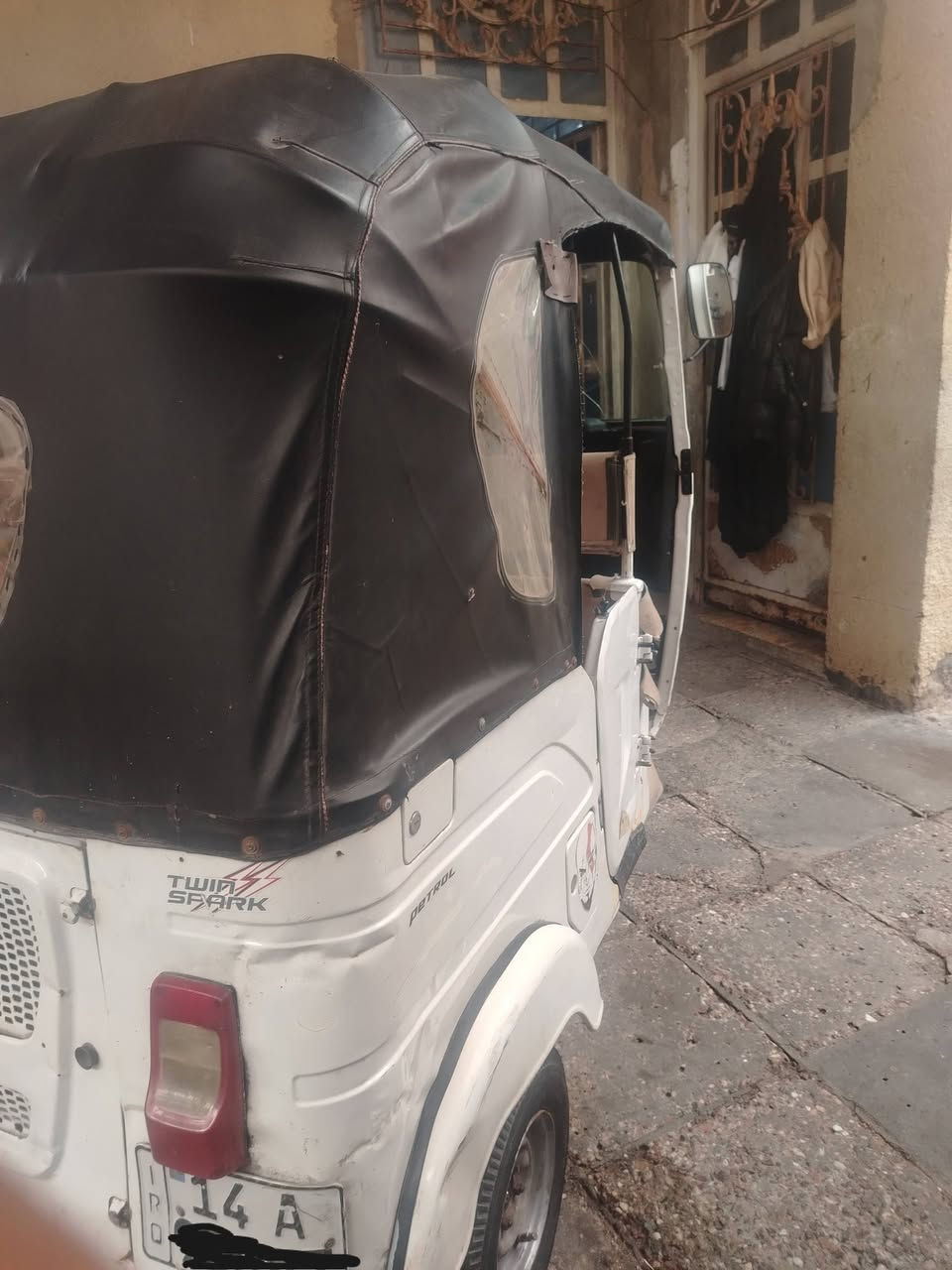 السلام عليكم تكتك باجات 21 البيع ب6 وبيها مجال رقم انكليزي عنوان حيانيه حي المربع رقم ***********
