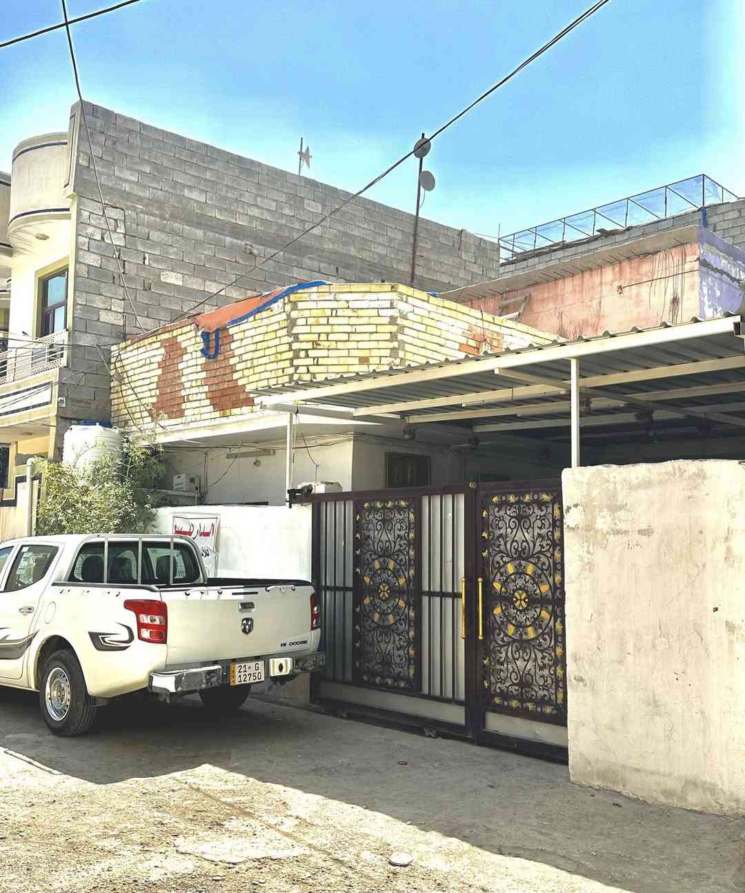 سلام عليكم الدار للبيع 
طابور زراعي المساحة ( 150 ) 🏠
الموقع مفرق قرب شارع العثمانيه السايدين
السعر ( 75 ) وبي مجال اي استفسار اتصال على الرقم (( *********** ))
