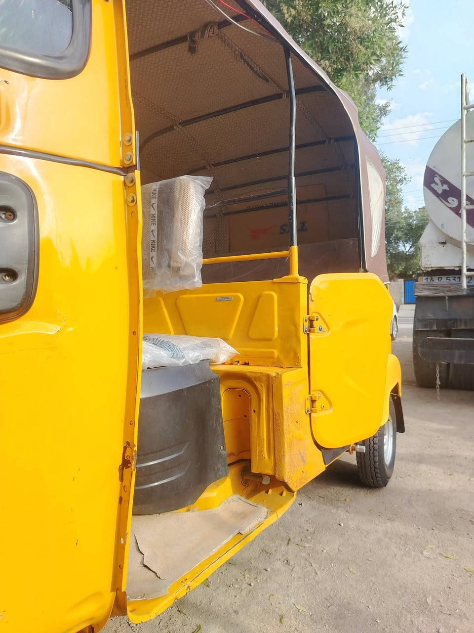 تكتك باجات 2021 شهر 9 رقم وسنويه بس الوحات استلمهن مكينه مجفته تجفيت شركه والبدي شوف العين بيه طخات وبيه صبغ بل صفاح  مو حار  تجي وتشوف سعر 6 500 وبيه مجال ***********
