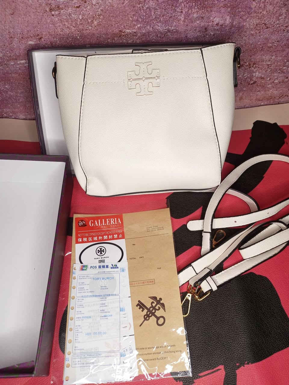توري بورش - طقم كامل (Full Set) 👜
قطعة مميزة ونظيفة جداً، الملحقات كاملة مثل ما موضحة بالصور (العلبة، كيس الغبار، ووصل الشراء والشهادات).
النوع: Tory Burch (درجة أولى هاي كواليتي).
الحالة: نظافة 100% (جديدة تماماً).
السعر: [50] الف دينار.
العنوان : شهربان+توصيل متوفر


**إذا كنت صاحب هذا الإعلان وتريد حذفه لأي سبب، رجاءا أرسل رسالة إلى الدعم الفني**