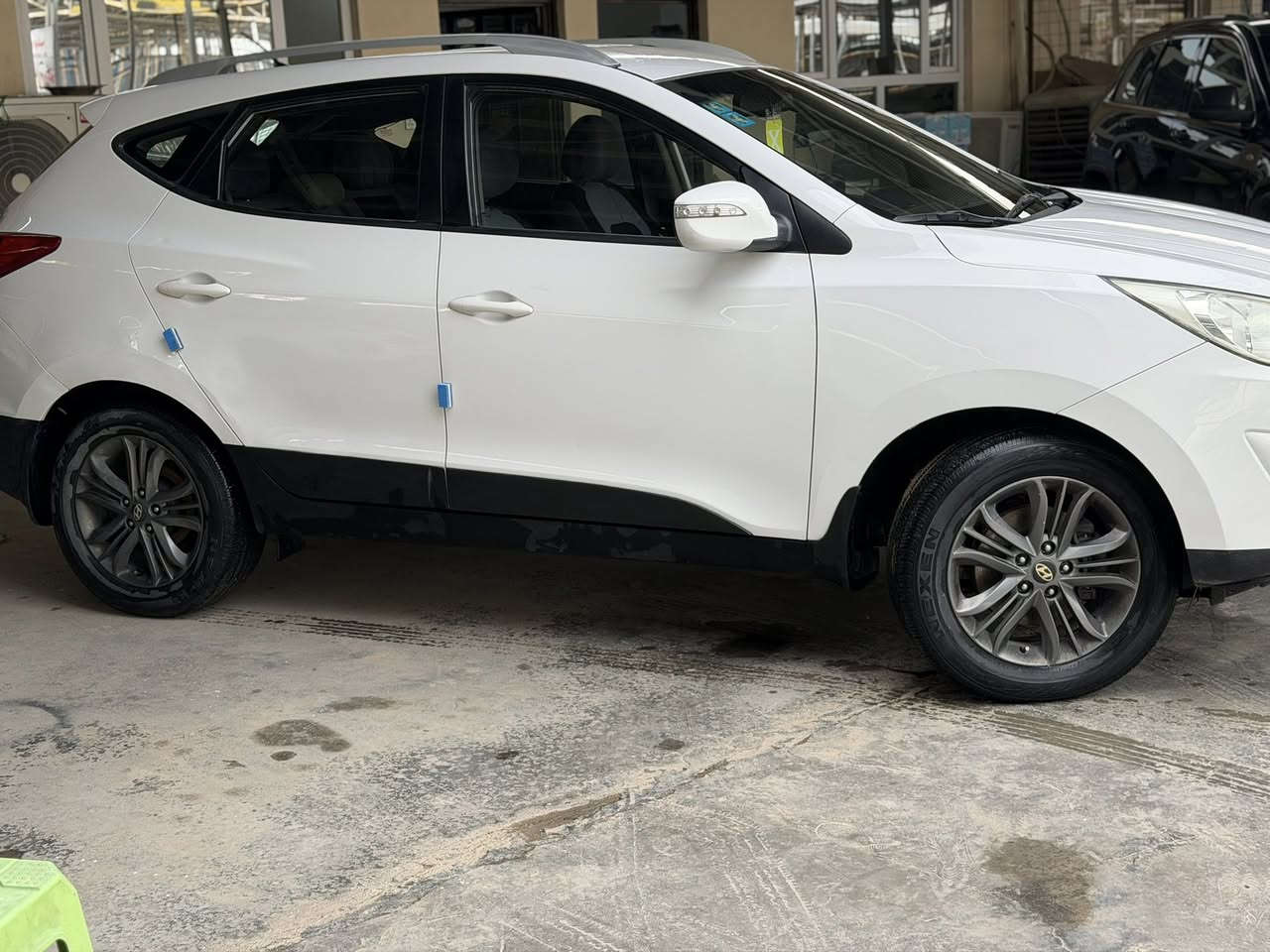 السلام عليكم
للبيع توسان ٢٠١٣ خليجي رقم بغداد
محرك ٢٠٠٠ دووش بلادي كير بلادي
ماشيه ١٦٠ حقيقي دك جرص
سياره بلاديه وجاهزه للاخير 
بيه المسطره مال الجنطه صبغ فقط
السعرر ١٣٤ وبيها مجال
***********
