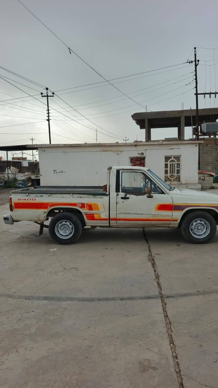 السلام عليكم بيكم تويوتا موديل 1988 رقم دولي انكليزي صلاح الدين بأسمي سيارة نظيفة بلادية تايرات جديدة وصدر جديد سنوية جديده  للتواصل على رقم التلفون......   ***********
...
...السعر على الخاص
