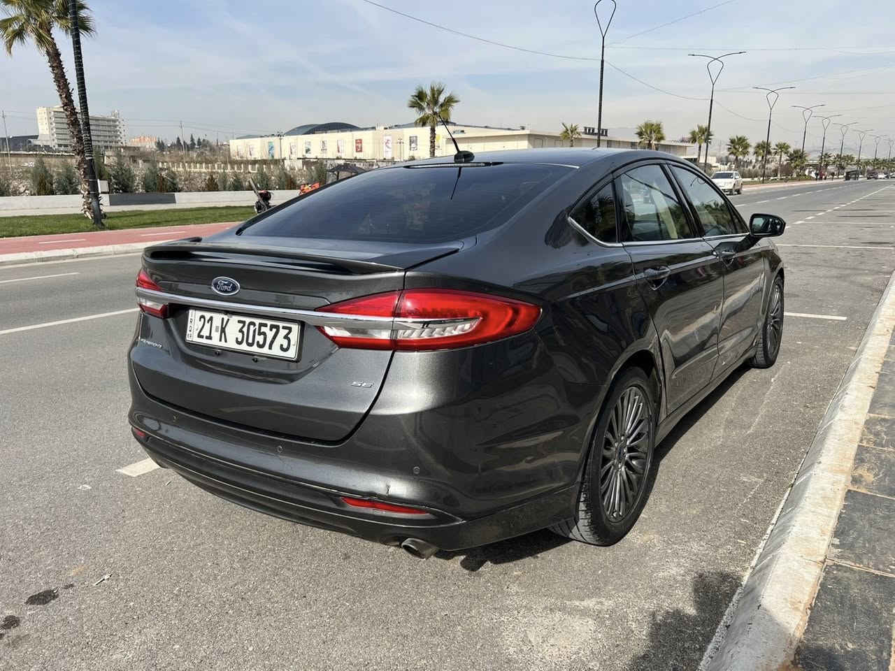 سه ياره كه  8  وه ره قه غرامه ي تيايه دواي مه عامه له بؤت ئه گيرمه وه
نرخ:128مه عامه له‏
‏ford Fusion 2018
مەکینە  2.5
رەنگ نەوتی 
***********
‏‎شتی نموونە و دانسقە 
‏‎فۆرد فیوشن  ( - تەحدید سورعە - سوکان ڤۆلیۆم - تراکشن ( دژە خلیسک) - کۆدی دەرگا - کوشن جلد و کوشن کارەبا و کوشن هیتەر و ئاوێنە هیتەر نیزامی تەبرید لەمس و سەکن و سایەق جیایە ) 
‏‎سەیارەکە دەمێکە لای خۆمانە و کامل سێرڤسە  
دو پارچەی بۆیاخە
تایەی تازەیە  و پاتری تازە هەموو گیانی بە شەرت
‏‎دینارێک مەسرەفی تیا نییە 
‏‎گێر و مەکینە و تەقە و ڕەقە هەموی بەشەرت
سه ياره كه 3 شاشه يه *********** سليماني
