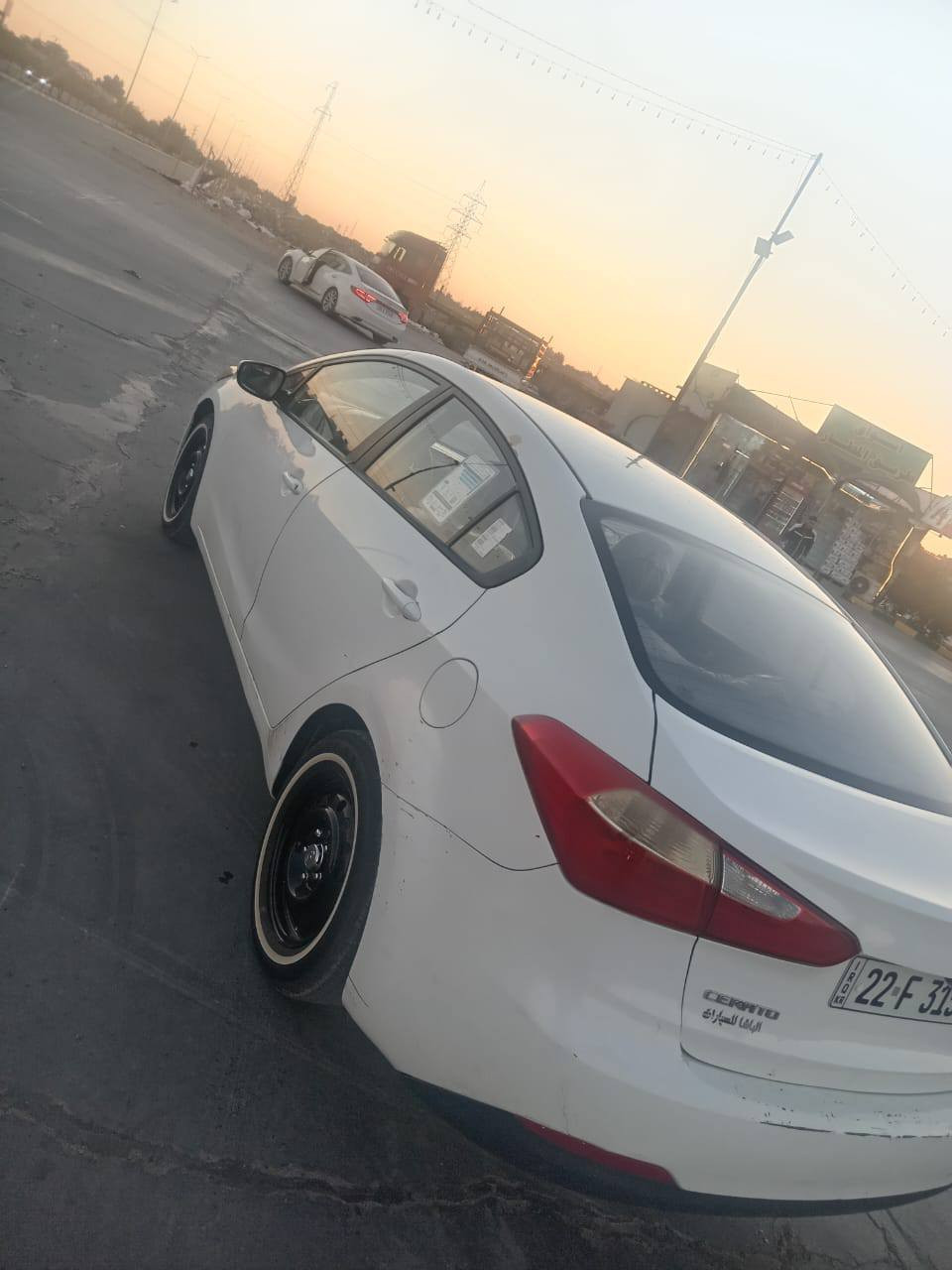 السلام  عليكم سيراتو   يلبيع فقط  رقم اربيل جديد ؟ مديل 14 وارد خليجي مكينه  مامفتوحه كير  خير من الله حداديه جديده تخم تايرات صرلهن  سبوع جديد   سياره بيه  صبغ   نص لبنيد اوبيه بردات  السعر 118 اوبيه مجال قليل مكان لسياره النجف الرضويه رقمي ***********
