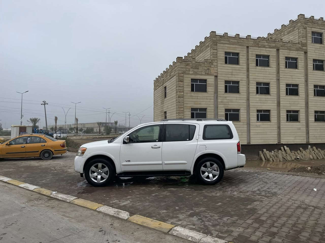 ارمادا للبيع 
2008 خليجي 
مكفوله من الضربه والصبغ 
سياره جاهزه le
رقم بغداد 
كله كهرباء 
كشنات الجنطه كهرباء
جنطه كهرباء 
كله شغال 
سياره ماتذب عليه الف دينار 
تخم تاير 
سعره 135 وبيها مجال للشراي 
عنواني كوت مركز مدينه 
***********
***********
