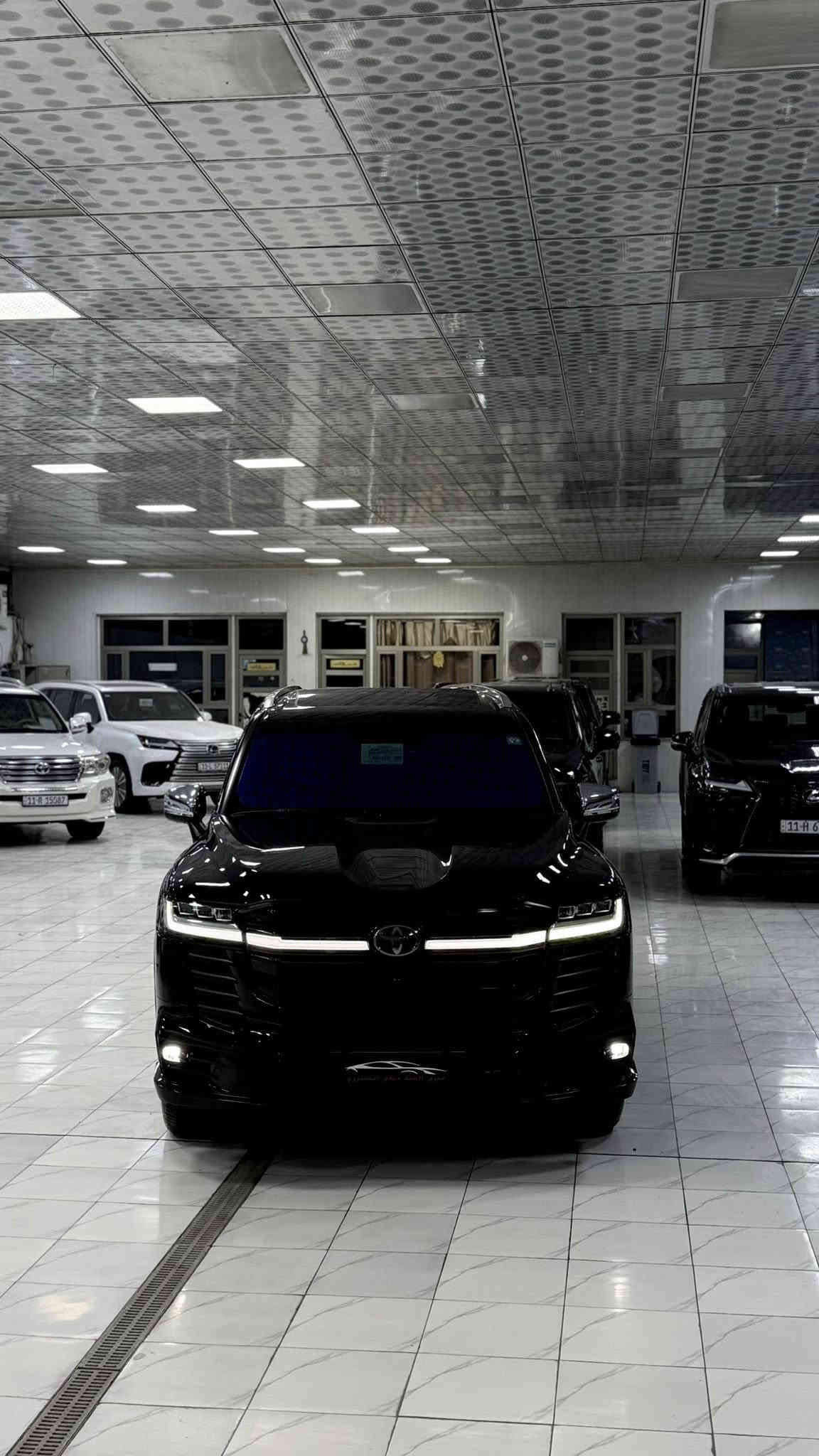 2023 LIMITED VX 
الف 33  KM لاندكروز VX ( ليمتد فول 
الفول ) 
مكفول كفاله عام من كلشي
‏‎سنة الصنع: 2023
‏‎بريم اصل داخل احمر 
كل غراض بلادي موجود
ماشييه  33 الف  كم 
‏‎المواصفات :
-المصابيح:  LED
-كاميرا  
-رادا أمامي خلفي جانبي
-نظام الصوت JBL
- محرك 6 سلندر 4000 
‏‎- فتحة سقف ( سلايد ) 
-٣ شاشات 
- شاشات ترفيه خلفية
‏‎- مقاعد جلد-تدفئة-تبريد
‏‎- مقاعد كهربائية 
- مقاعد امامية تبريد 
- ⁠تبريد وتدفئة امامي خلفي 
‏‎- بصمة الابواب 
‏‎- صندوق كهربائي
‏‎- مصابيح LED و زينون
-7 راكب 
-شحن واير ليس 
-حساس امامي خلفي 
‏‎- حجم العجلات 20 inch 
مكفول كفاله عام كلشي مابيها بل باكيت
تخم تاير دنلوب جديد 
مكفولة كفالة عامة من الدعامية إلى الدعامية
‏‎ بدون صبخ .بدون بارد  ،بدون رصعات ،بدون حتى شخط
‏‎دعاميات هم بدون صبغ ،رمل مابي ،لحية بدون صبخ ..بقية كلها 
بشرط

محرك كير بشرط مامفتوح
‏‎سيارة حيل نظيفة كلشي عل بلاد لوك
‏‎سنوية زنكة كلشي جديد مدفوع لـ2029
‏‎باسمي السنوية بشرط تحويل و خرامة 
‏‎سيارة مابيـها دينار مصرف كامل من كل نواحي

ومسويلها صيانة كامل بشركة ساز. 

رقم بغداد تحويل مباشر 

العنوان.بغداد الراشدية 

هاتف.  ***********
