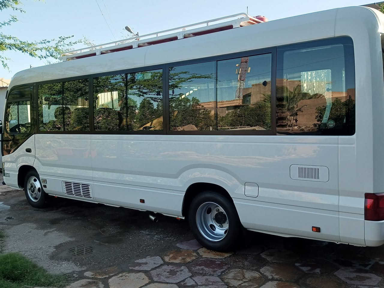 السلام عليكم كوستر للبيع موديل 20 مكفوله كفاله عامه دوشمه وسيبايه وقلاب ستاركس عصام ودروعه ونزالت وفتحت تانكي تبريد محور السعر540،،***********
