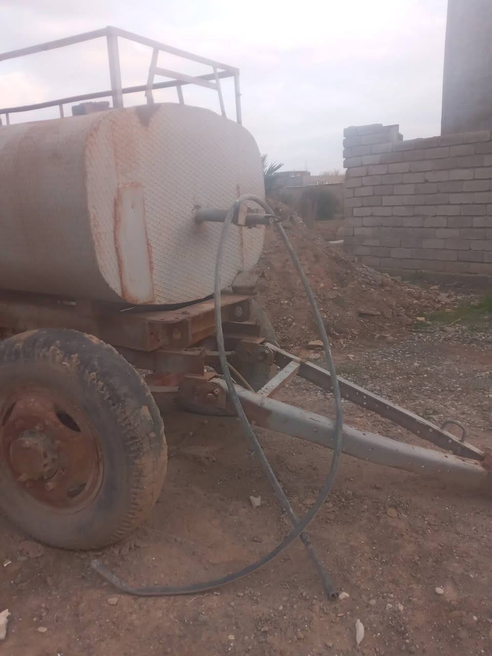 للبيع مقطور رقم هاتف***********
