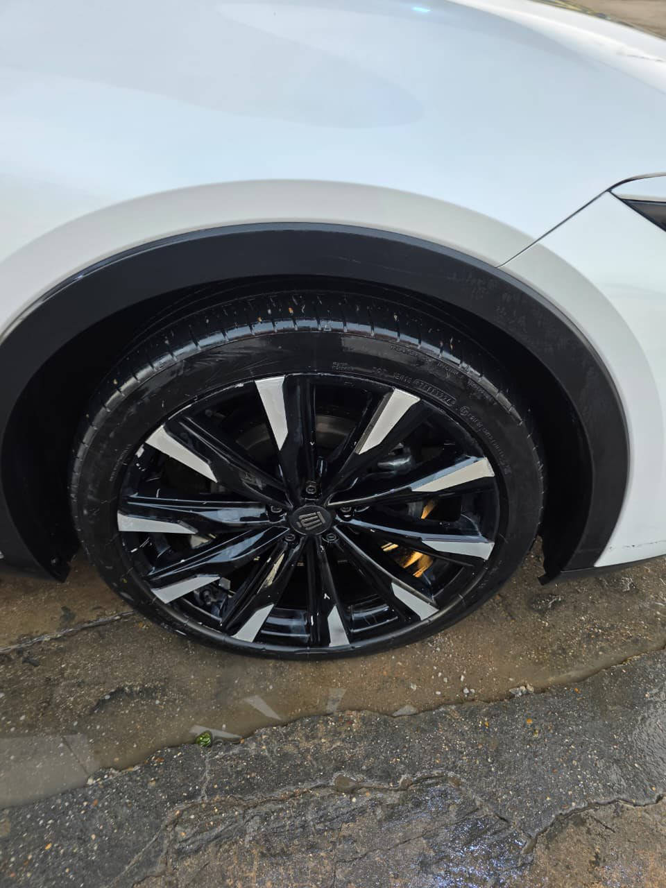 كراون ماجستا 2023 فول موصفات مكفولة كفالة عامة من كلشي  
ماشية 70km
سعر 34000
هاتف *********** مكانها بغداد 
ما متواجد على الخاص فقط اتصال او واتساب
