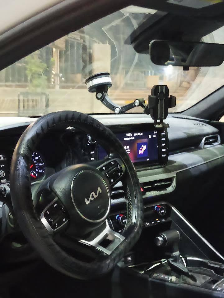 من رخصة الادمن المحترم♥️
السلام عليكم 
K5
فول مواصفات gt
فتحه بانوراما
كشنات جلد
كل المواصفات بيها
السعر ١٧٥ وبيها مجال 
معوقين قادسيه بسمي السياره
***********
مكاني ديوانيه
