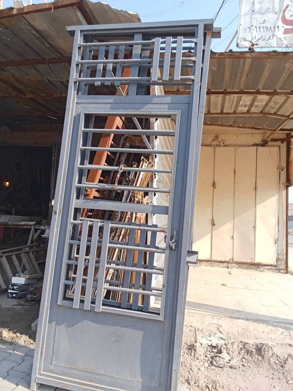 سلام عليكم 
سكله حدادة كاملة مجهزة للبيع من كافة الأبواب والشبابيك جديد ومستعمل حديد كافة الأحجام شيلمان سندويج مكائن لحيم كترات كوسرات ادريلات كمبريسر هوة مال صبغ هوائيات مري مال محل حلاقة كامل مع كرسي حلاقة مع مولدة شغاله كامة بانزين 5كيفي20امبير ابيعهن كولهن بيعه وحدة بسعر ارخص من الجملة للتواصل ***********
