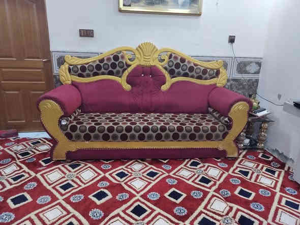 تخم للبيع 10 مقاعد قنفه 3 نفرات وقنفتين 2 نفرات وكراسي ثنين سعره 200 وبي مجال قليل للاستفسار ***********
