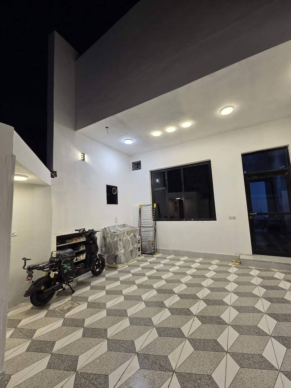 دار للبيع مساحه ٢٠٠ متر بناء درجه اولى طابوق جمهوري المكان الطهمازيه في مجمع الأمير السكني سند ٢٥ جميع الخدمات ماء مجاري تبليط كهرباء اناره مدارس وروضه ومركز صحي السعر ١٣٥ بيع مستعجل ماكو هيج سعر تعال واسأل للاستفسار ***********
