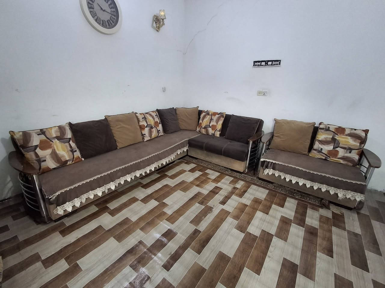 ديوان تركي سعره 250 بي واتس واكو توصيل ع فحص ***********

