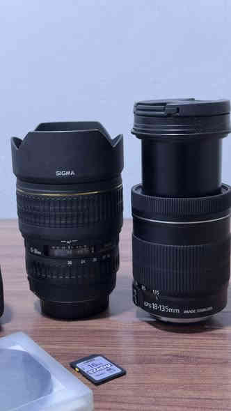 كامرة كانون 750D 
نظافة 90 بالمية 

1-عدسة sigma 15-30 عدسة واسعة 
2 - عدسة زوم 18-135 
3- عدسة 18-55 
مع مكونات اضافية مثل رام 16 gb  عدد  2
وفلتر nd لعدسة 18-135 
و حقيبة
عنوان البصرة الجنينة متوفر توصيل محافظات 
للشراي فقط ***********
