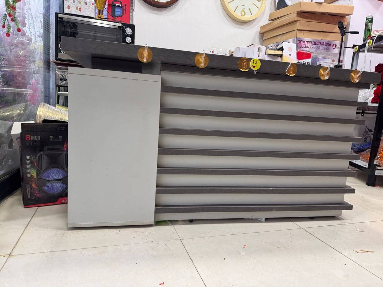 بسم الله الرحمن الرحيم
ميز دخل hdf  استخدام قليل 
عرض ١٤٠×٧٠
الارتفاع ٧٥
السعر ١٤٠ العزيزيه منطقة الشباب 
للاستفسار ***********
