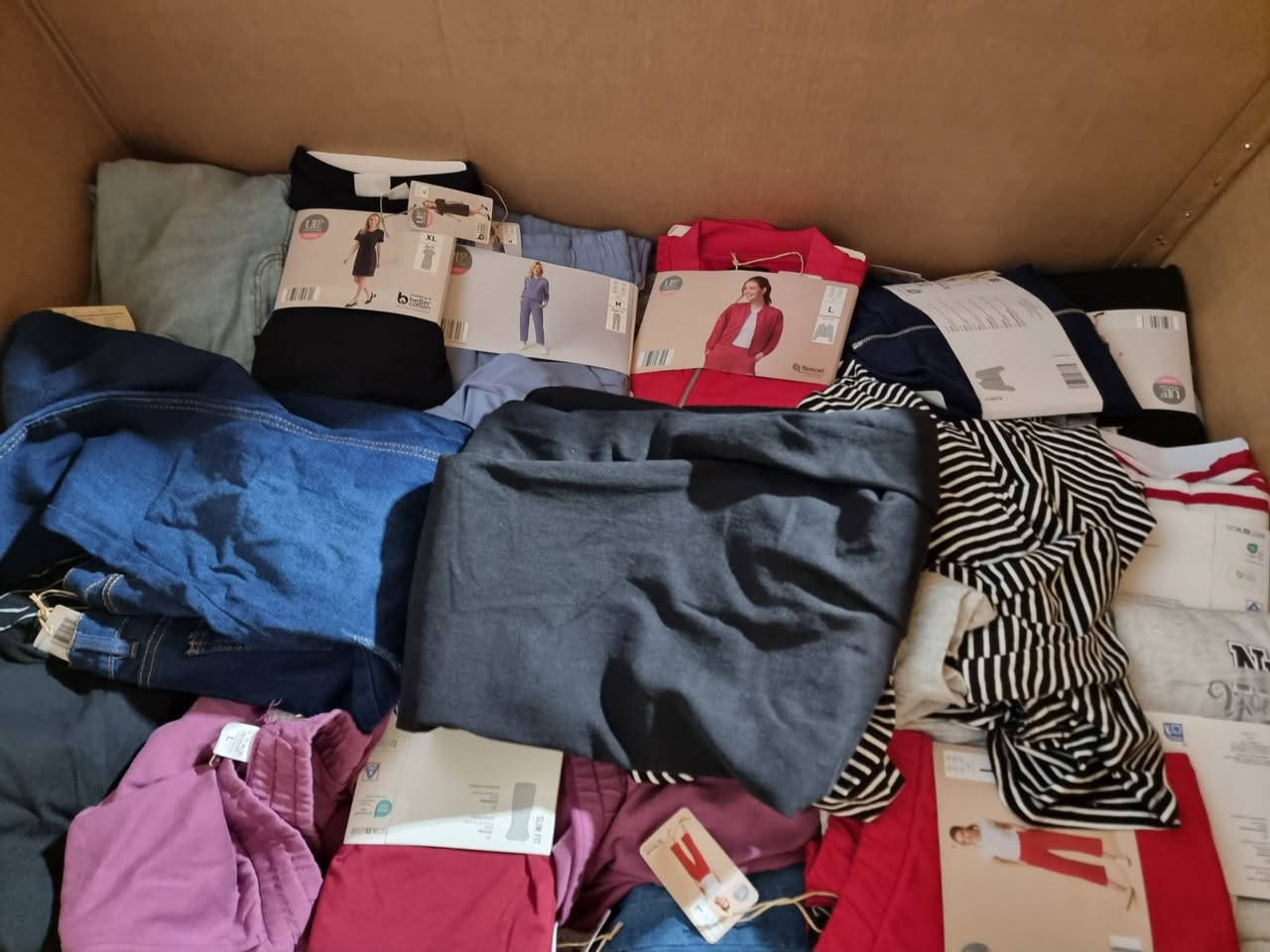 Textile

Available big stock Good Price 😎😎✅✅ Import Export #restposten


**إذا كنت صاحب هذا الإعلان وتريد حذفه لأي سبب، رجاءا أرسل رسالة إلى الدعم الفني**