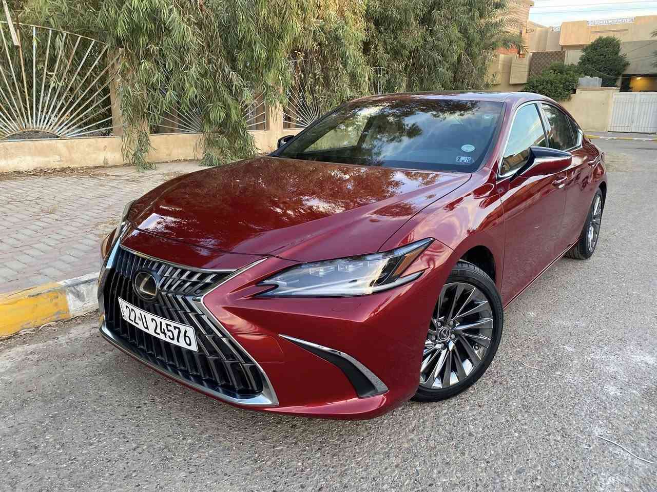 السلام عليكم
للبيع لكزس ES  300  هايبرد  2024

وارد امريكي ضرر بسيط بيه بارد بسيط براس البنيد فقط  يعني السيارة بدون صبغ حتى الايت اصلي مال شركه إجه بيه 

شرط بدون ارباك وبدون دواخل يعني السيارة اخت الكلين 

صور الحادث واظحه ومرفقه مع الصور

مواصفات لكجري فووووول 1/1

5 كاميرات  360 

دادشو   سلايت 

6 بصمه + دخول ذكي 

كشن جلد + تدفئة و تبريد + 2 كهرباء + كشن خازن او ذاكره 

5 بردات خلفيه    شاشه كبيره 

تبريد شاشه + قطعتين ثلج

رادار امامي شغال + رادار جانبي 

حساس امامي وخلفي شغال 

لايت الأصلي مال شركة 3 عدسات

جنطه كهرباء    ويل كروم 

كير و محرك هايبرد شرط على وضع الشركة السيارة من امريكا شغالة 

رقم اربيل دولي ترقيم جديد وبسمي يعني شرط التحويل 

السيارة شرط حلووووه وجديده لوووك ماشيه 10 يعني اخت الزيرو 

السعر 330 وبيه مجال بسيط الشراي يخابر 

***********
