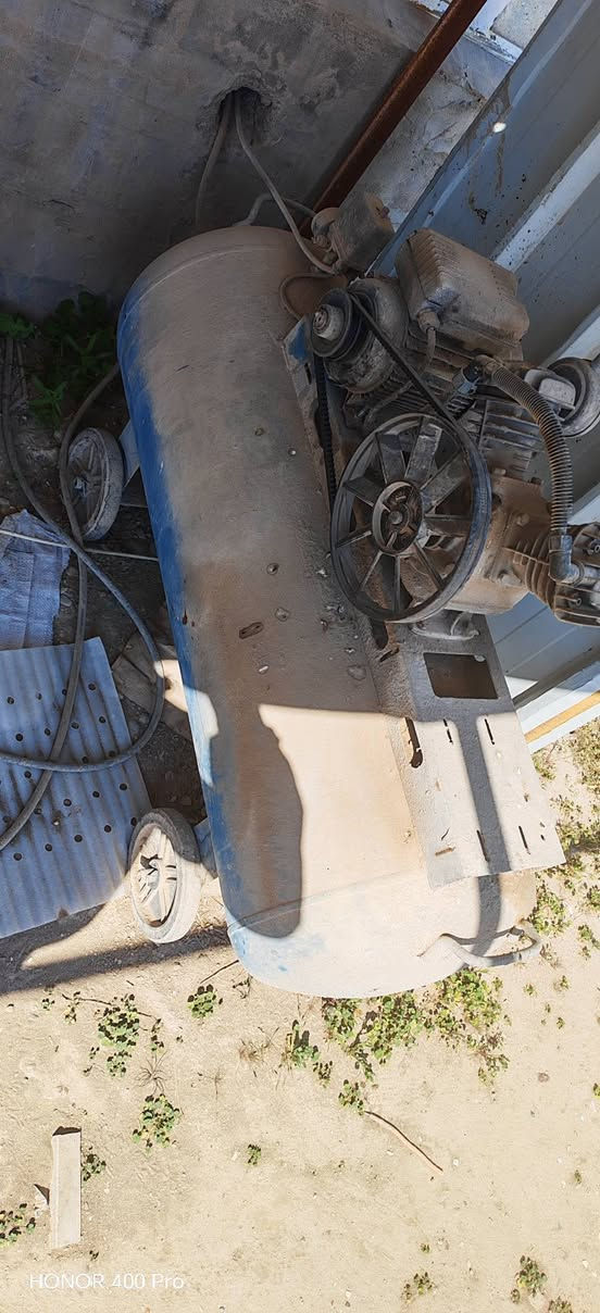 مولد شغال هندر وسلف 
 وكمبريسر 
الشراي 
يخابرني وحياه الله 
واتساب /***********
