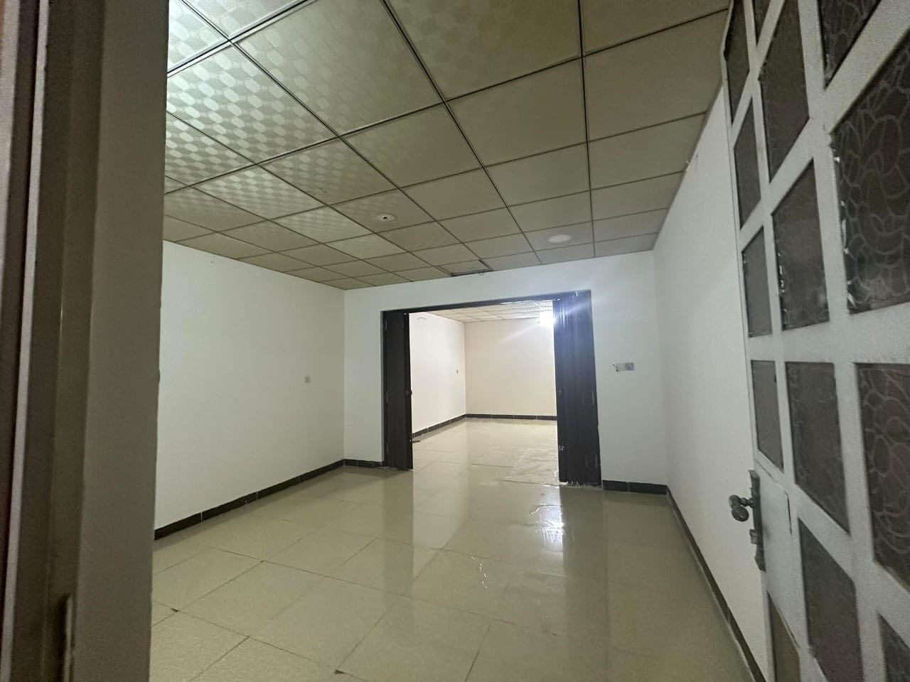 بيت للايجار طابق ثاني حي المثنى خلف عمارة النمور وماكس جم مساحة 200 متر درج خارجي يتكون من غرفتين وهول واستقبال ومطبخ وحمام وتواليت 
للاستفسار

***********
