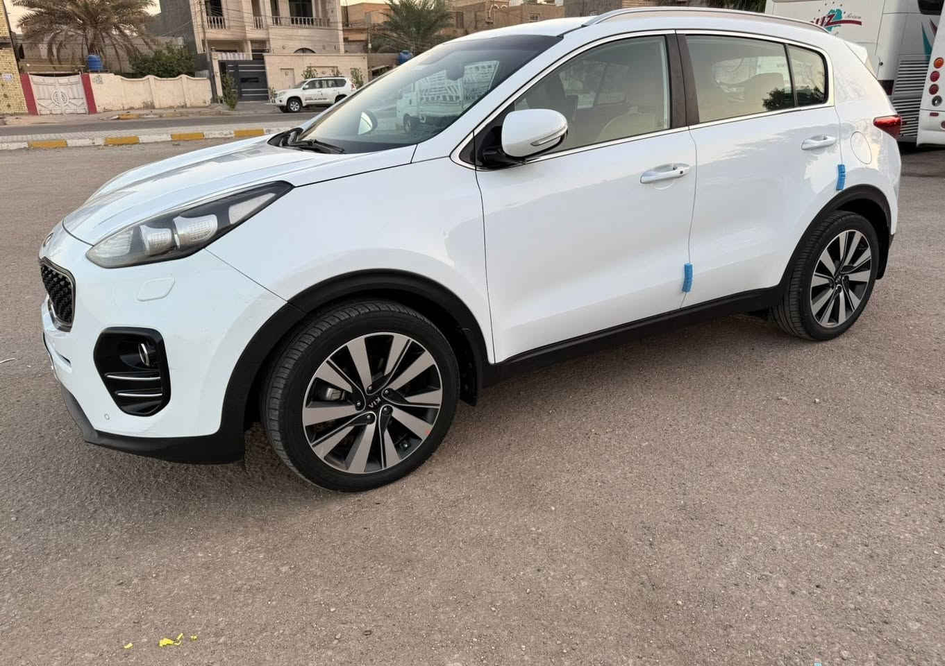 سبورتج 2017 خليجي وكالة الدولية  جديده جدا ماشيه 85 حقيقي نص مواصفات نص فول     محرك 2000 كفالة عامة  من الصبغ والتبديل بيها فقط بارد  كير ومكينة على وضع الشركة حدادية وتخم تاير جديد وتبديل الدهن كله بالشركة سونار مرفق رقم كربلاء بأسمي السعر// 185 مكان السيارة كربلاء  ‭‬ 
‭0781 118 9068‬
