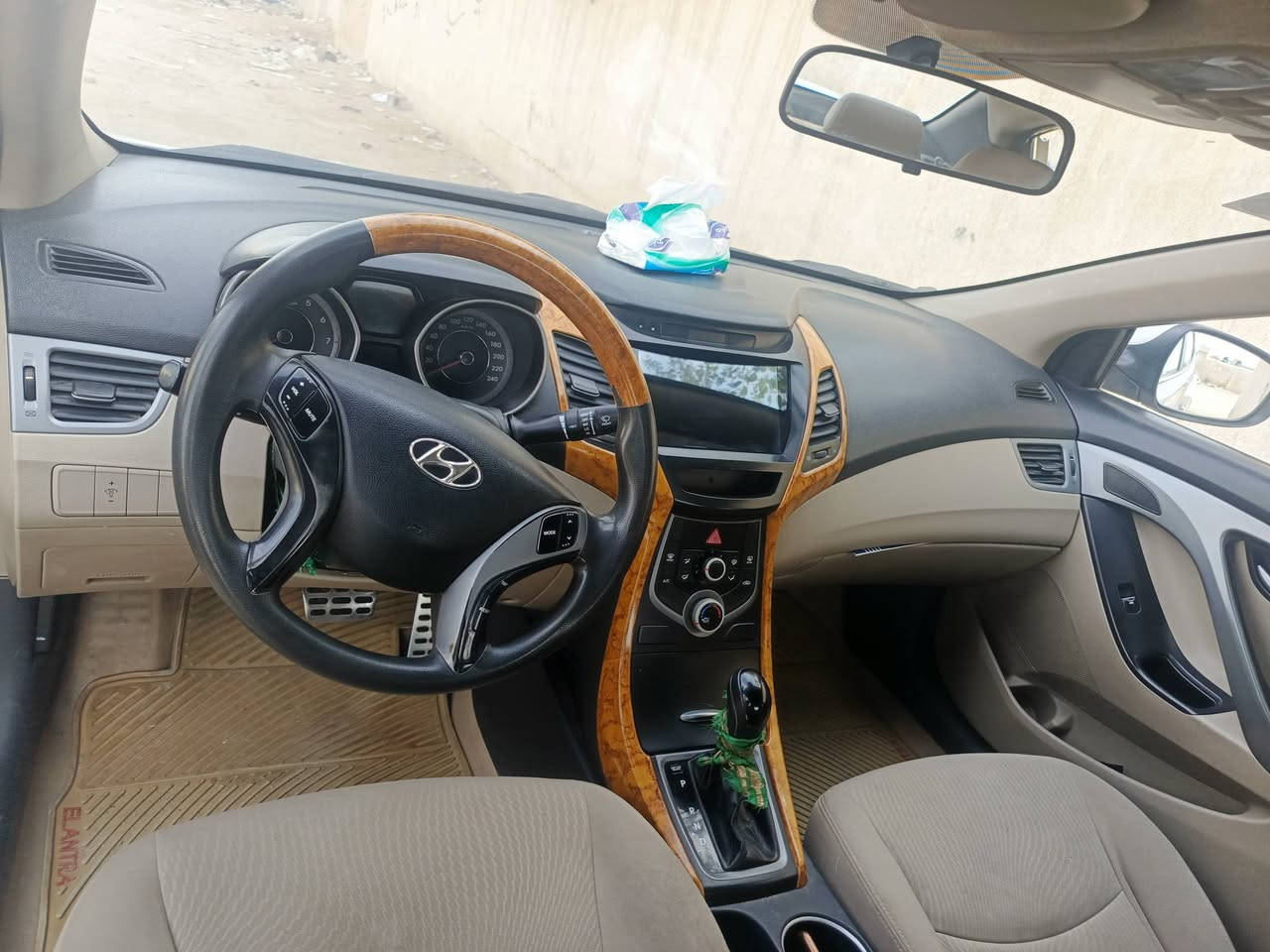 سلام عليكم سياره النتره خليجي 2015فول موصفات لخير عده البصمه محرك 1800دوش محرك كير تبريد تدفئه كله كفاله سياره بيه نص باب صبغ ونص باب بارد غير هاذه مابيه كفاله عامه شرط سونار مكاني كربلاء سعره128شراي خابر مارد بل تعاليق سياره بسمي هزه جديده ***********
