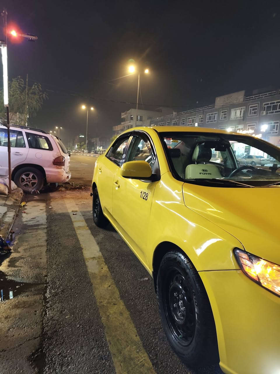 فورتي موديل 2010 حادث السيارة خلفي بدون دواخل السيارة حيل حيل نظيفة بيها دوشمة جديدة صدر امامي خلفي جديد مشط جديد تخم تاير جديد باتري جديد شغل واطلع بيها تكسي السعر 90 وبيها مجال بسيط للشراي السيارة جانيها من 2013 وعلى ايد وحدة وحيل معتني وتعبان عليها للتواصل واتس او الاتصال ***********
