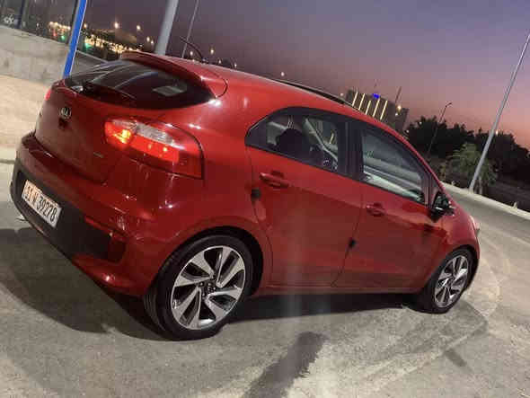 سلام عليكم كيا ريو 2015 خليجي محرك 1600 دوش 
السياره ماشيه 55km اخت الزيرو من تراي وميكانيك 

فول مواصفات 

فتحه سقف 

بصمه ابواب 

اشاير بلمري 

مري شفط 

ويل 17 كروم 

تبريد شاشه 

شاشه ابل كار بلي 

لون مميز ماروني بيها الهلالات الخلفيه صبغ فقط وبارد بلباب مال صدر شويه 

رقم بغداد انكليزي الجديد هزه جديده سنويه لل2030

سعرها (100$) وبيها مجال بسيط

مكاني بغداد البلديات 

هـ/***********

