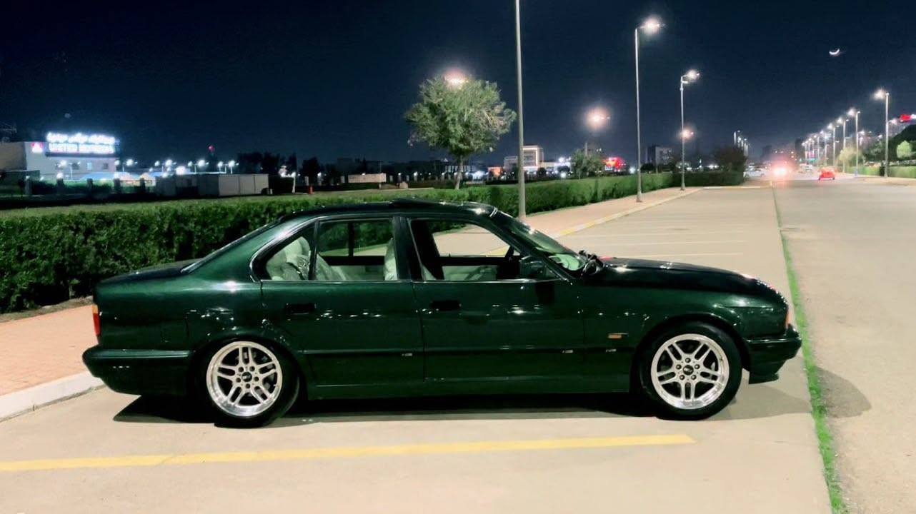 Bmw 520i
گێڕ حادی دیجیتەڵ کوشین جلد تەبرید سلاید جام کارەبا 
سەیارەکە لەسەر دەقی بیلادی مایتەوە کلێپسەکانیشی بیلادیە و لێ نەکرایتەوە گێڕ مەکینە ئەکسل کارەبای بەشەرتی ١٠٠ وەستا چرکەو ١٠٠ دۆلار بشکێنە دوکەڵ و سەرف ١٠٠ دۆلار بشکێنە 
٩ وەرەقە غڕامەی لەسەرە پاش معامەلە دەیگەڕێنمەوە بەناو کردن بەشەرت سەقفو شان بێ مەعجون بەشەرت سەیارەکە بێ مشکیلەیە سەنەوی ٢٠١٧ سحریشی ٥٥ و معامەلە 
*********** أربيل, العراق
