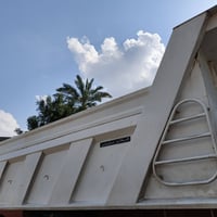 بدي للبيع شاصي عدل كاعية جنل السعر 20 ورقة وبي مجال07824238515