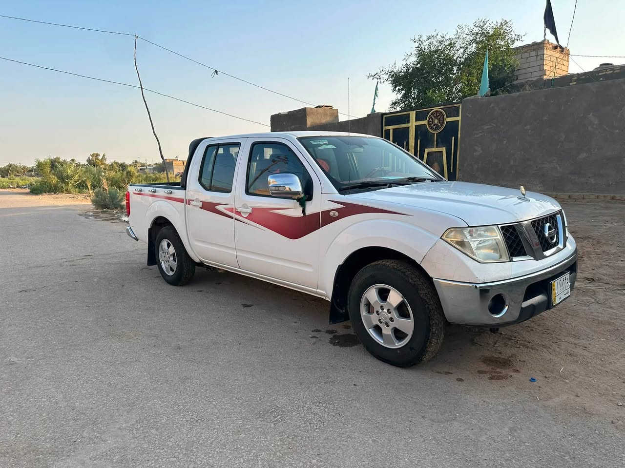 مراوس + فرق
نيفارا ٢٠١٢ كير عادي محركها الاصلي مجفت جديد 
خير من الله قطره وحده ماينقص تبريدها منضومه كامله فقط كمبريسر نقص سياره مكفوله من ضربه مداور ثاني يوم مراوس شعندك سياره نزل. 
واتساب ***********
