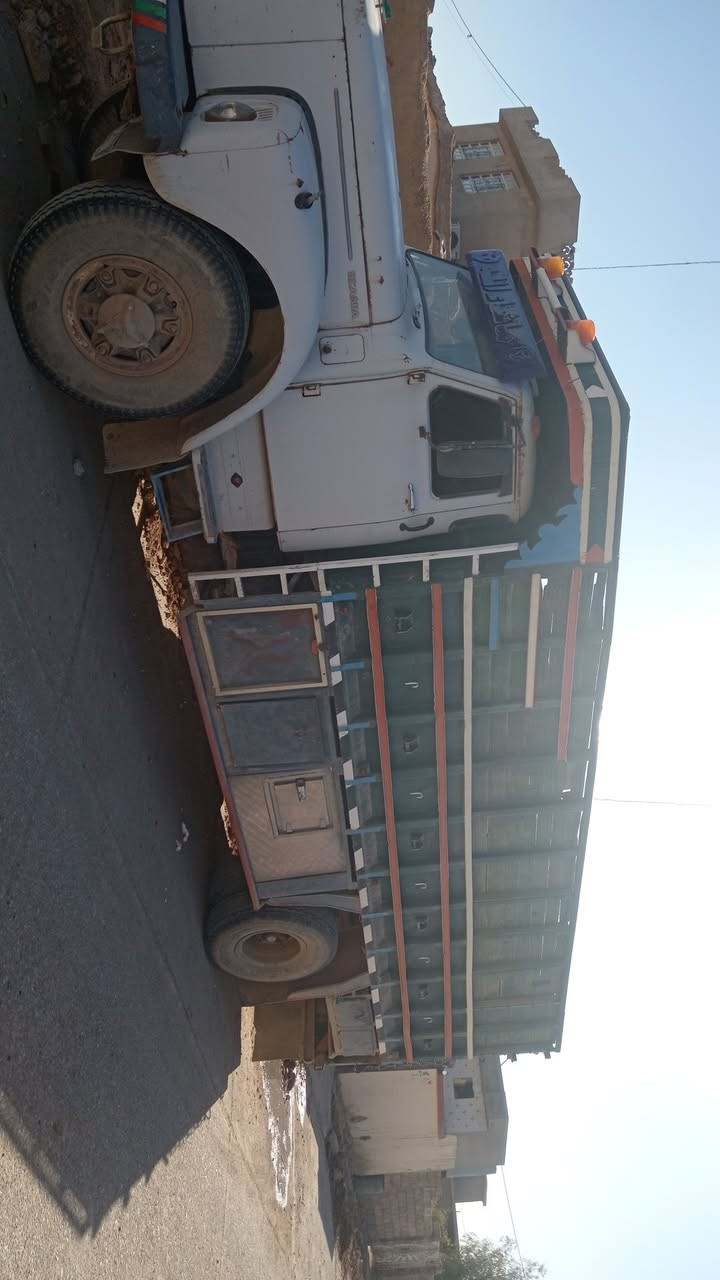 للبيع 
سكانيا 111 
رقم نينوى اصفر شرط تحويل 
شاصي بلادي 
اكسن وسط
سعر 20 بي مجال

***********
ترهم نص بنص بكفيل
