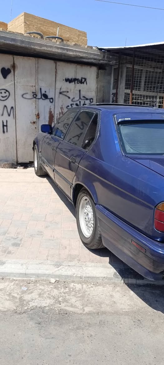 السلام عليكم شباب
بيام ٧٣٥ اصل محرك ٣٥٠٠ موديل ١٩٩١
گير عادي  رقم بابل دولي ب أسمي 
المحرك شاده حاويه وكسر عندي جاكوج  مال كام شفت ابيع عل وضعها شباب 
كير جديد شرط حاويه حداديه اماميه خلفيه جديده تخم تاير شاده قبل شهر 
تبريد خير من الله ❄
مراوح كهربائية شادلها حماوه انساها
مصبوغة عام السياره وبيها طخه باب السايق مكحلها بس جوه المرايه
فتحه شغاله ٣ طگات مري كهربائي شغاله كهربائيات السياره كلها شغاله عل بلاد
مكان السياره كربلاء الهندية السعر ٣٥ وبيها مجال حگ الجيه 
***********
