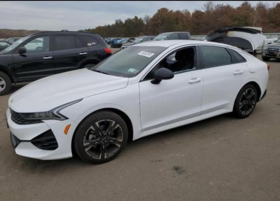 السلام عليكم
للبيع k5 2023
Gt line 
فول عدا الفتحة 
37 mi
الحادث كما موضح في الصور
السعر 145$
***********
بغداد
