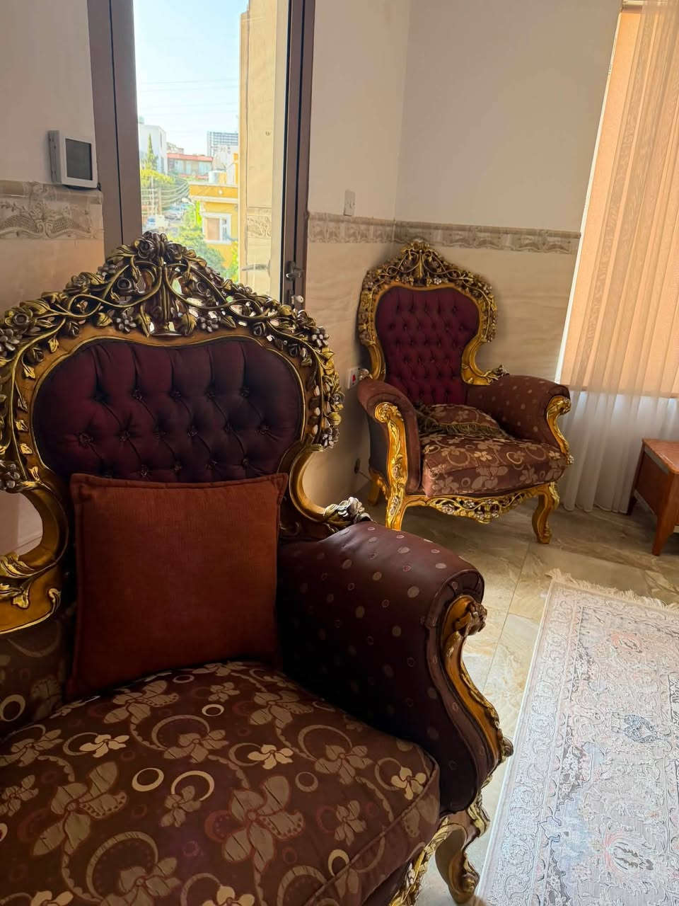 تاقم قەنەفەی ١٠ نەفەری زۆر تازە و  جوان کلاسیکی بۆفرۆشتن نە دراوی نە شکاوی نیە
لە سلێمانیم
***********
