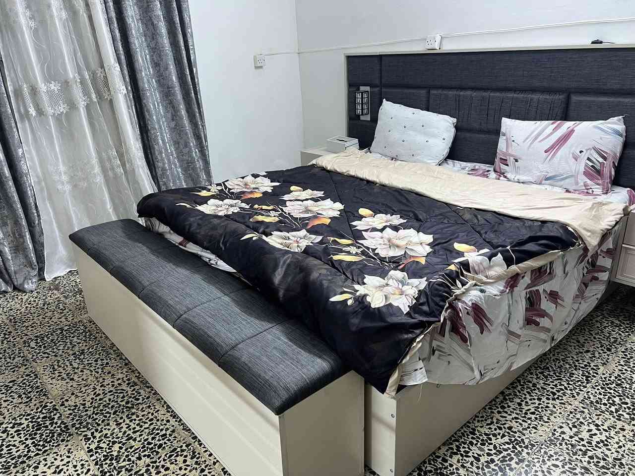 السلام عليكم عندي غرفه مال نوم تركيه جديده مامستعمله فقط اشتريتها وشديتها ابد ماستعملتها ام ال10قطع أبيع مع الدوشك السعر 850 امانت الله أخذته قبل أسبوعين بل 3 ملاين وربع مكاني بغداد الوشاش رقمي ***********
