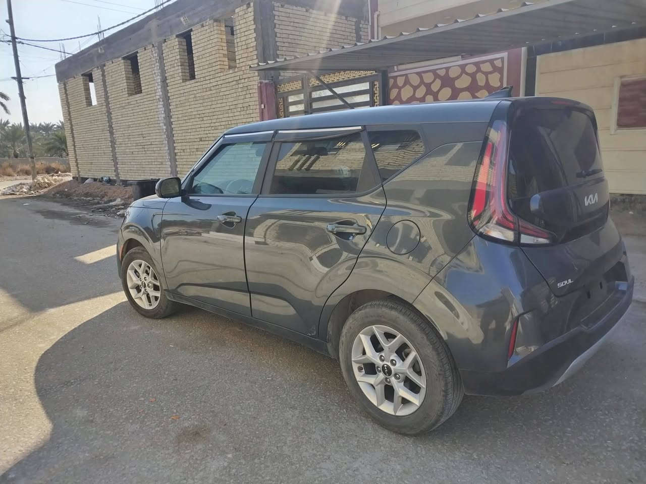 السلام عليكم 
للبيع كيا صول 2023  
ماشيه 22000
علما وصلت للعراق ماشية ١٠٠٠

شاشة دجتل  
محرك 2000 دوش 🚀 
رادار امامي
رادار خلفي
رادار جانبي
شاشة كبيرة
كامرة دوارة
تحديد مسار
قيادة ذاتية
توقف ذاتي 
تنبيه عند مغادرة المسار
كروس سرعة
مانع انحدار
حساسات 360 درجة
سيارة جاهزة وكاملة بدون نقص
حادثها بدون تبديل
مصلحة درجة اولى

السعر $1٤٠
مكاني / بابل
هـ ***********
***********
صور الحادث مرفقه بلمنشور
