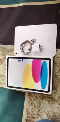 آيباد الجيل 10 • ٦٤ • نضيف