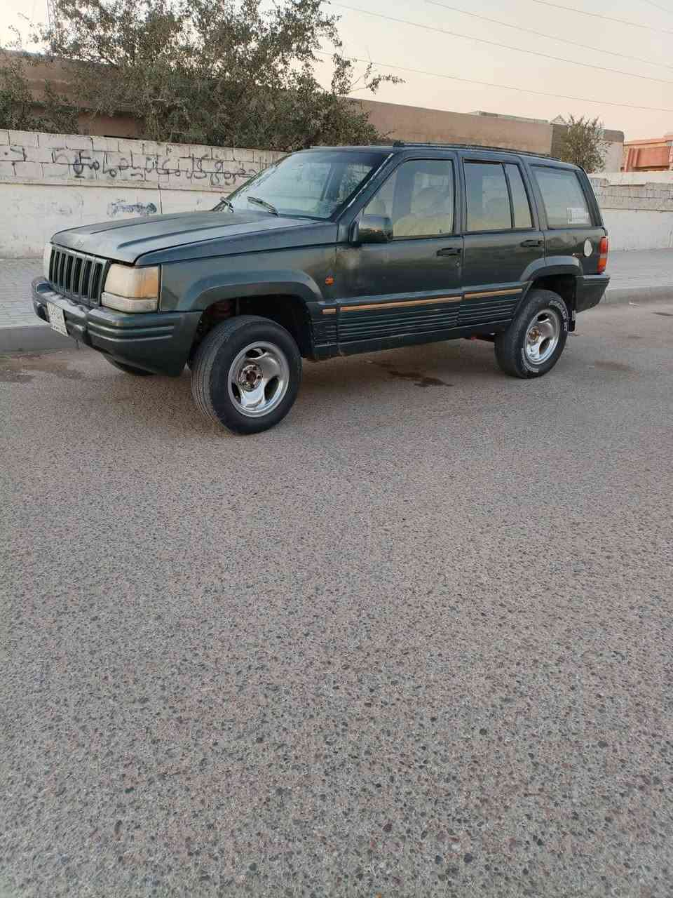 جيب شيروكي موديل 1994صدر جديد كير جديد محرك جديد محور بطه 3000بطنه ارادله ترتيب بصيط رقمه كركوك سنويه ماصاقطه مشروع وطني صاحب سياره ب ديوانيه كبل أحولك مكان سياره بغداد سعر40 وبيه مجال  ***********
