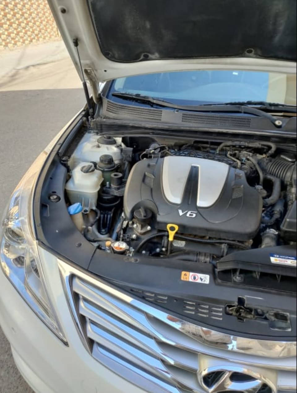 السلام عليكم ..
ازيرا خليجي موديل 2013 رقم بغداد بأسمي أستلام شركة ..
محرك حجم 3000
 هزه جديده+ تحويل جديد+ سنوية مجدد 2029
تخم تاير جديد ..
بصمة تشغيل ..
كشنات جلد لون جوزي و اسود ..
بردات عدد 3 ..
مري شفط ..
تحكم ستيرن ..
مواصفات الازيرا لاتعد ولا تحصى ..
تبديل قطعه واحده جاملغ من جهه السائق الامامي نفس اللون بدون صبغ  ..
السعر 137 وبيها مجال..
مكان السيارة النجف الاشرف ..
واتساب: ***********
