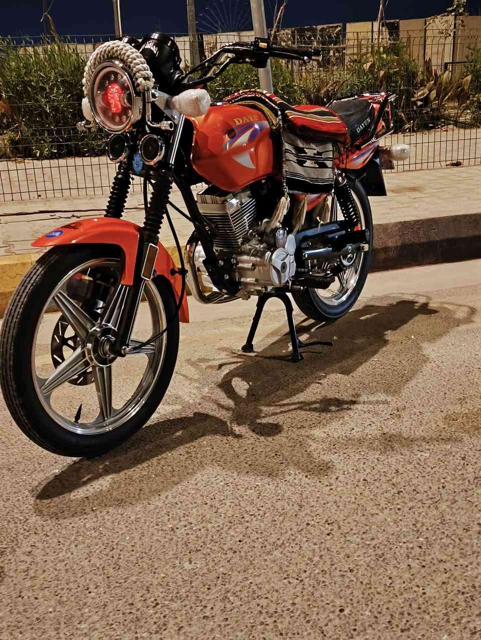 سلام عليكم دراجه البيع موديل 2023 طالعه بل 2025 صارله 6شهر طالعه من المعرض رجاءآ المو شراي ليطب مكاني كربلاء الحولي جديد ***********
