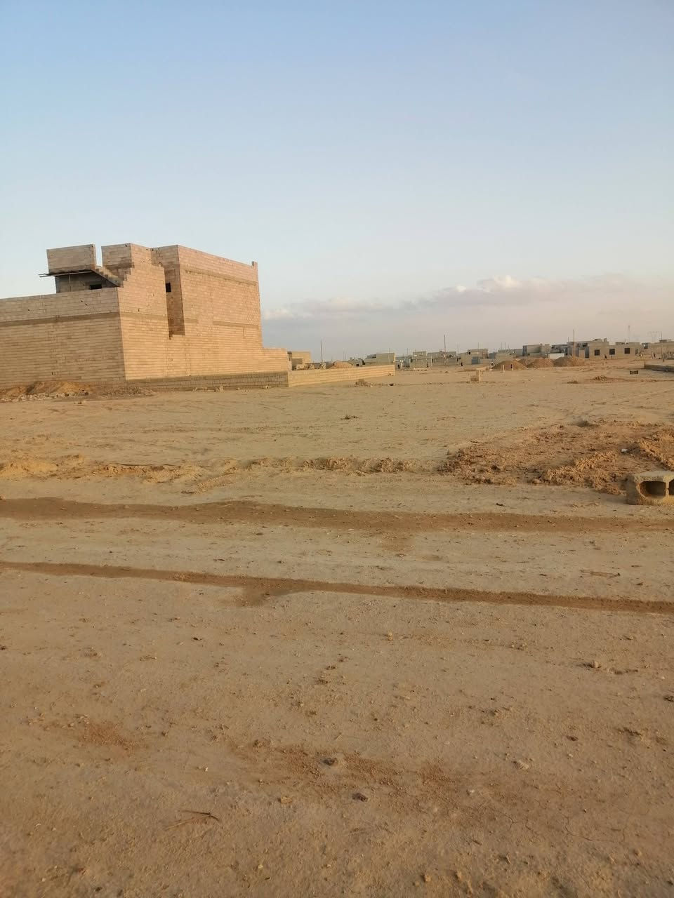 السلام عليكم
للبيع قطع أراضي سكنيه زراعي

 تقسيم هندسي الشارع 10متر

المكان قرب سيطرة الأقواس خلف شركة التونسا

 تبعد عن الشارع العام 700 متر 

 خدمات كامله ماء وكهرباء 

المساحه كل قطعه 300م 

واجه 12 نزال 25 

السعر كل قطعه 9 مليون نقد

للستفسار***********
