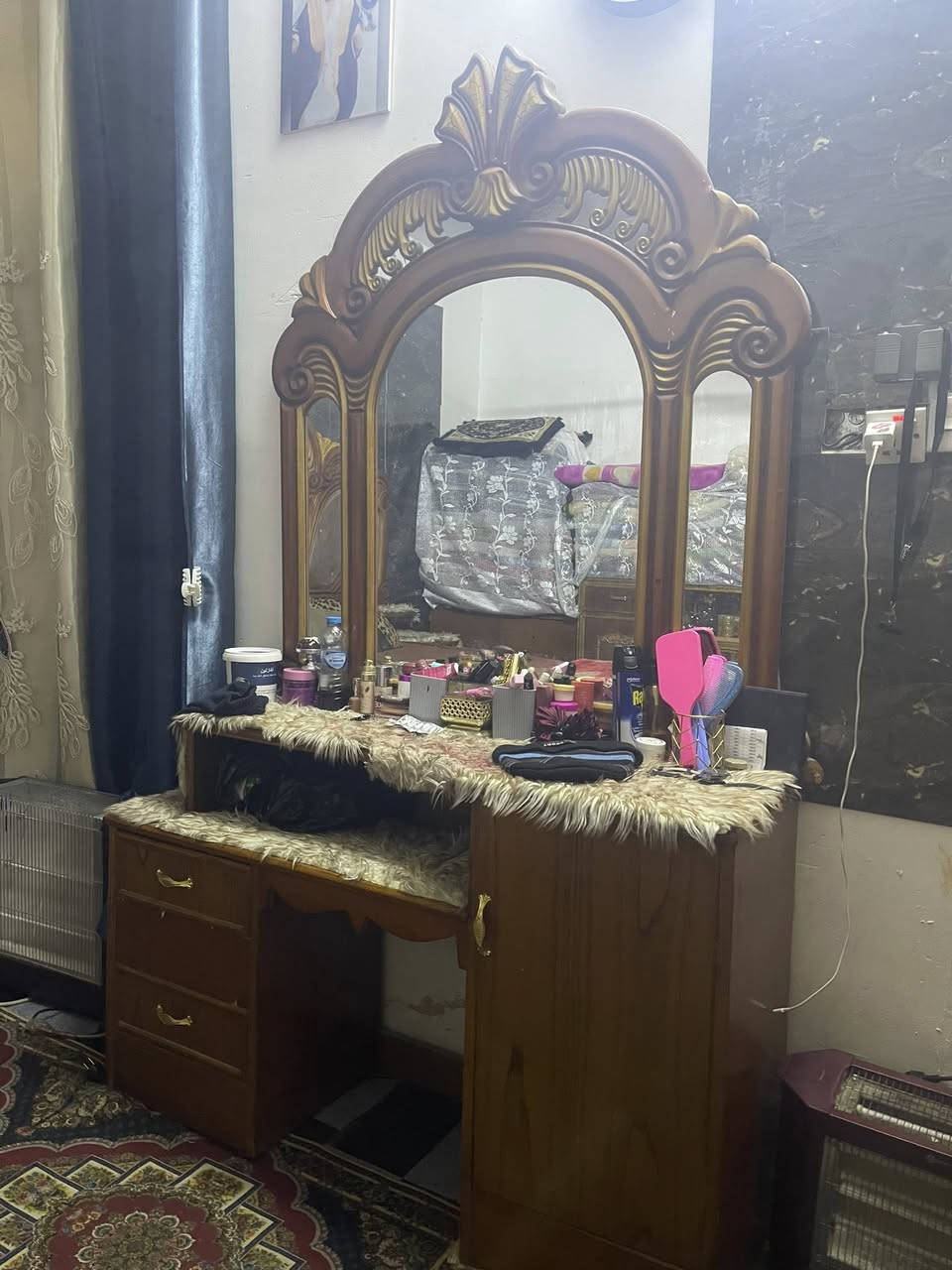 السلام عليكم غرفة نوم مستعمله للبيع مو صاج بس نوعيه درجه اولى
العنوان بغداد 
رقم الهاتف ***********
والخاص ايضا مفتوح
