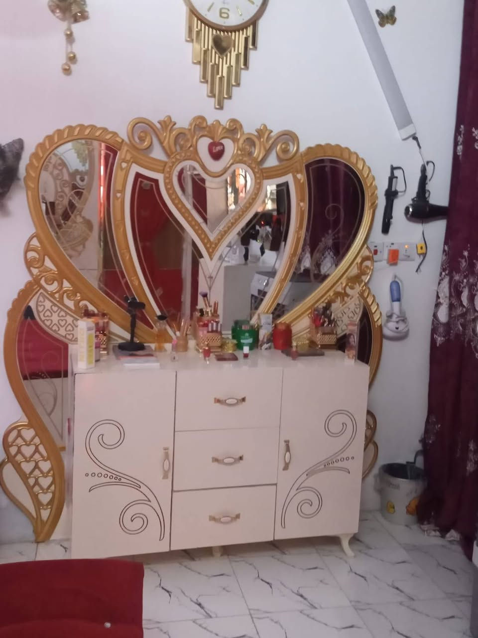 السلام عليكم
غرفه تركيه ضخمه 9 قطع اخت جديده
سعر 650 وبيها مجال بيع مستعجل عنوان حله شراي يتصل على رقم ***********
